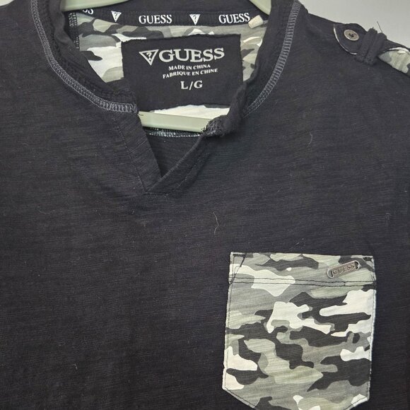 Guess Men's Black T-Shirt w/ Camouflage Pocket, Size L - Picture 2 of 5